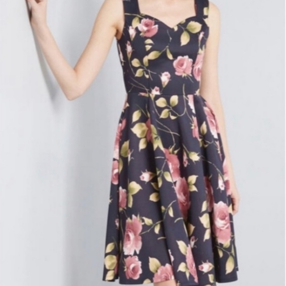 Modcloth Ixia Navy Rose Floral Swing Dress, size Small, NWT - Picture 4 of 5